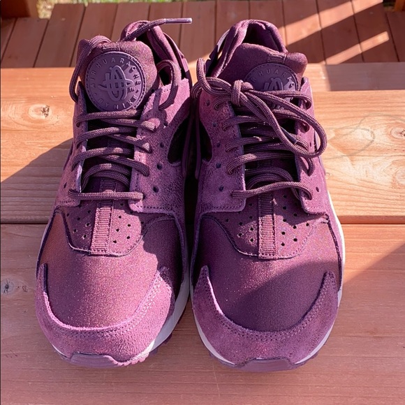 Women’s Nike Air Huarache Running Shoes - Picture 4 of 8